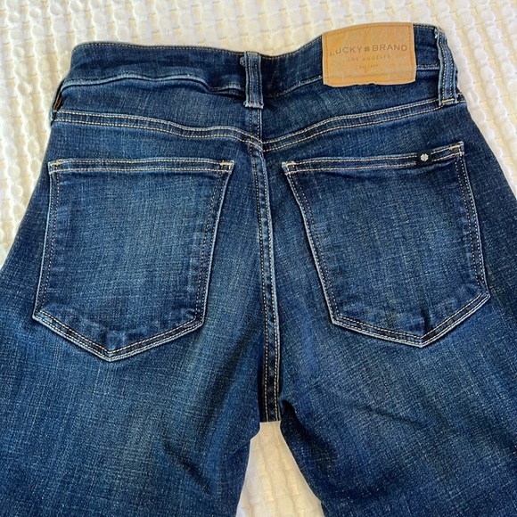 🍀Like New Lucky Brand Mid Rise Skinny Ava Dark Blue Button-Fly Jeans in Size 4 - Picture 3 of 10